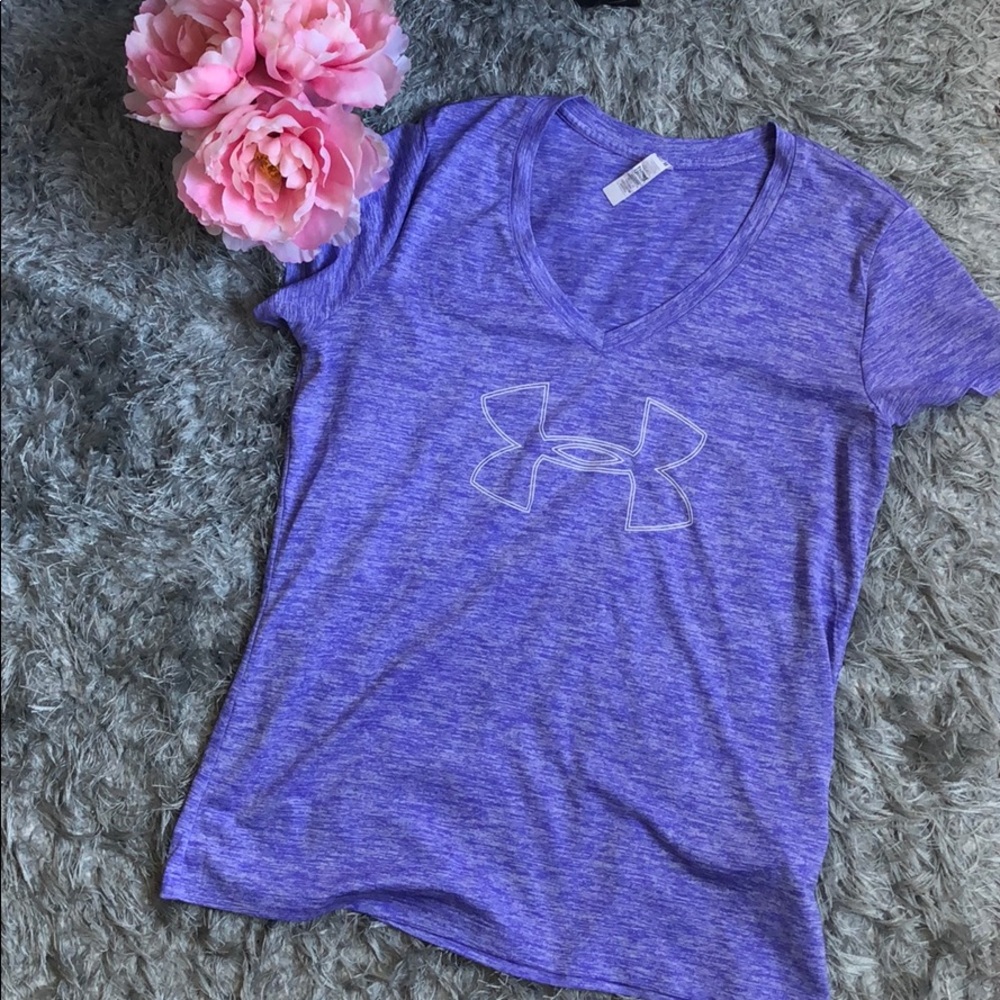 Under armor workout shirt, size M - Like new